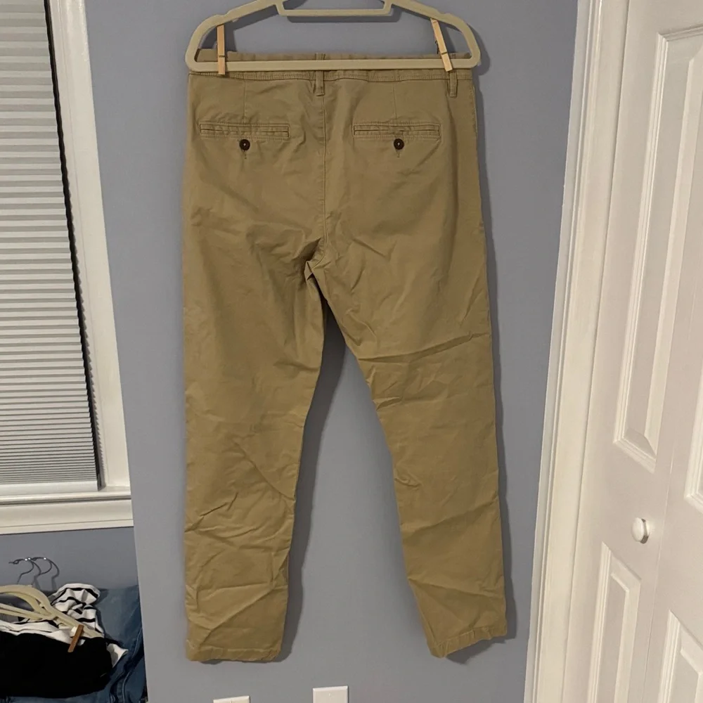 Aeropostale Men's Khaki Chinos